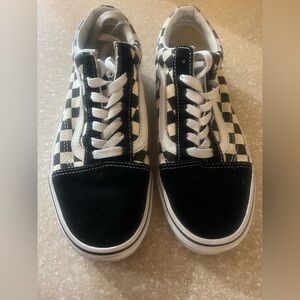 VANS Women’s Black and White Checkered Sneakers Sz 7